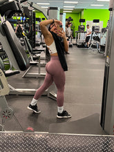 Load image into Gallery viewer, Nothing but booty leggings